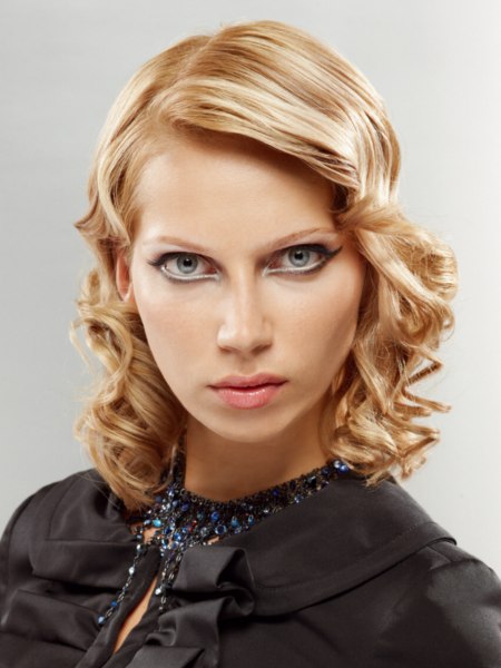 Blonde vintage hairstyle with corkscrew curls