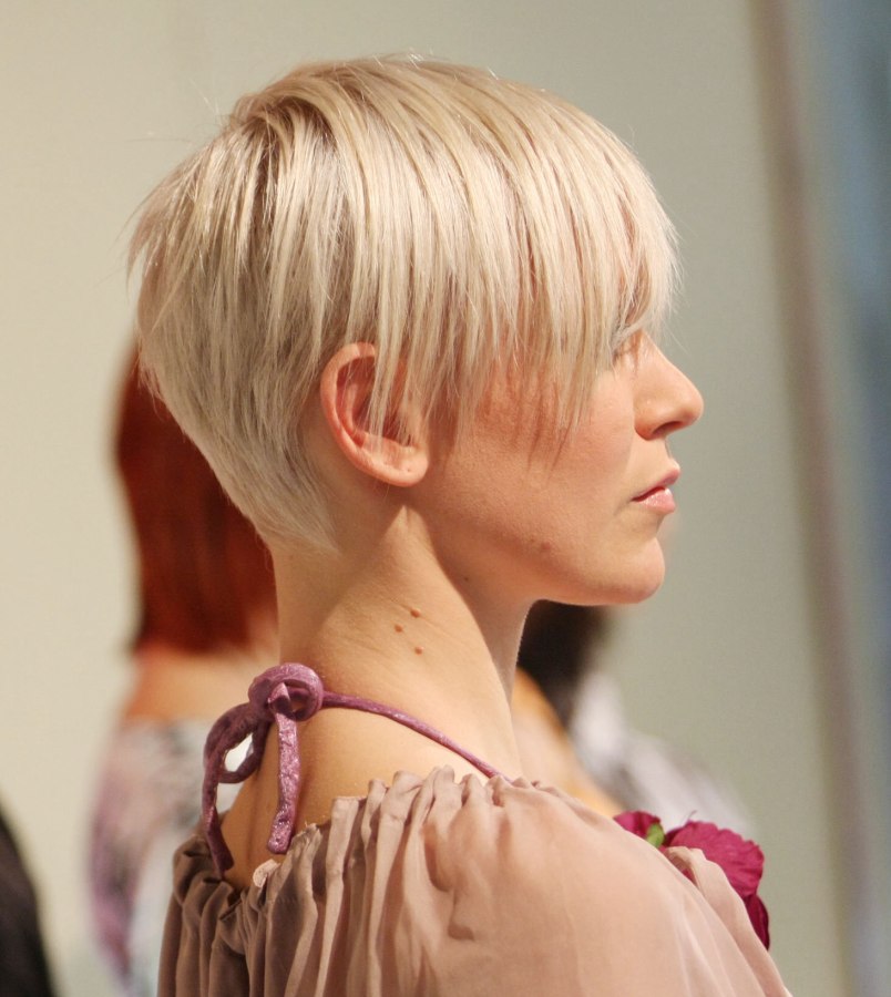Great Inspiration 25+ Womens Hairstyles For Short Necks