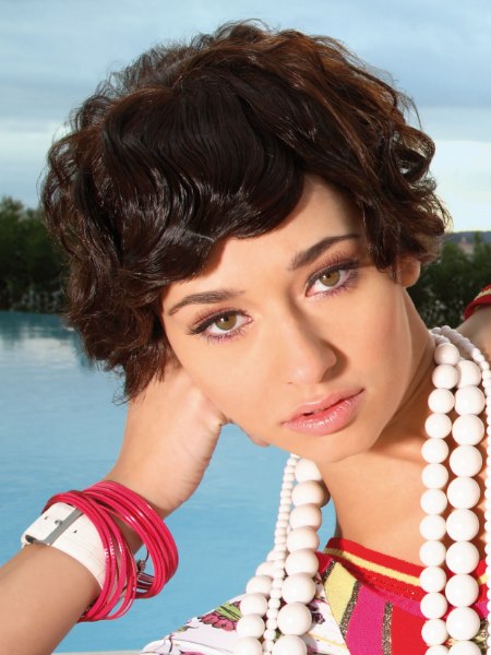 Short twenties hairstyle with curls and a finger-waved fringe