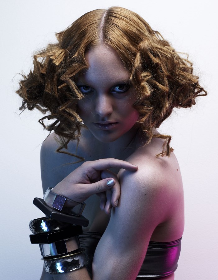 Loose up-style with the hair wrapped for a bending zigzag Loose up-style with the hair wrapped for a bending zigzag