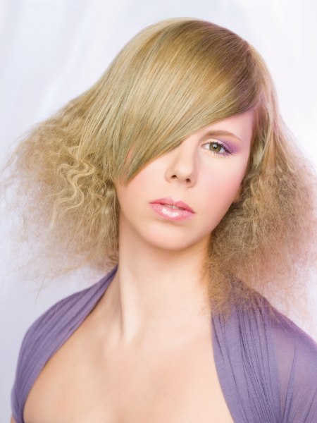 Hairstyle with crimped hair and elongated bangs