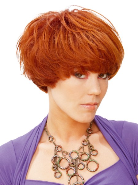 Short hairstyle with messy styling and an inward curve
