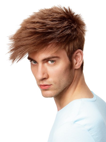 Side view of a men's hairstyle with lengthening towards the front