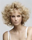 Naturally curly or permed hair with maximum volume