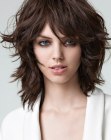 Shoulder length hairstyle with layers and volume in the crown