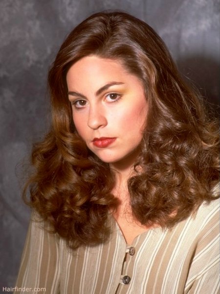 Feminine 40s era hairstyle with curls