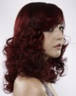 Red hair with curls that caress the shoulders