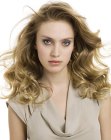 Wavy hair with curls in the lower part
