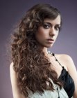 Long 1920s or 1930s hairdo with a cascade of curls