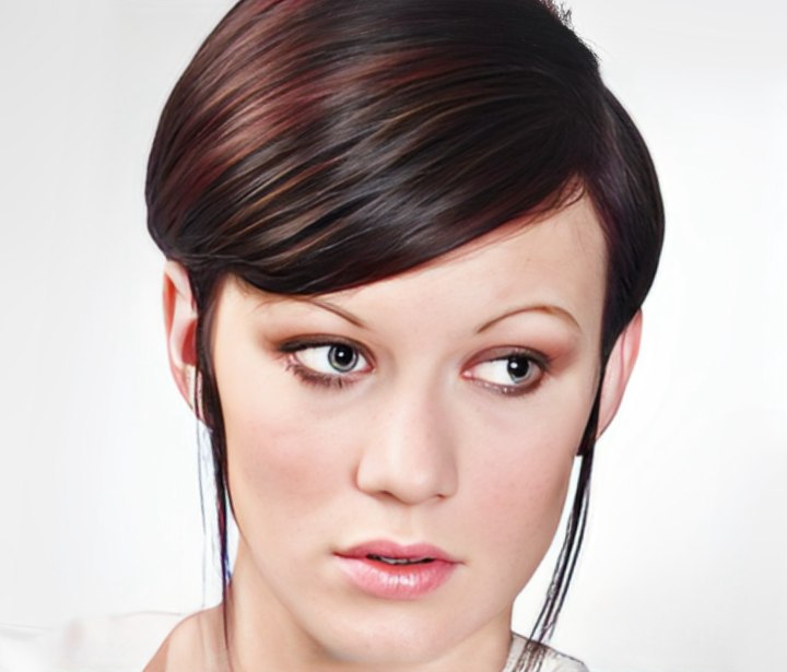 Short graduated hair with disconnection