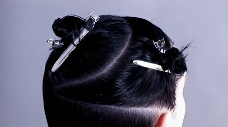Graduated bob - hair parting for a circular section