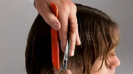 Men's haircut - Cut parallel sections