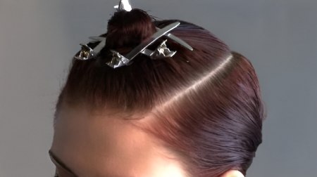 Short graduated bob - Section hair with a horse shoe section