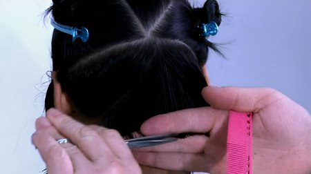 Cutting technique for a short hairstyle with graduation