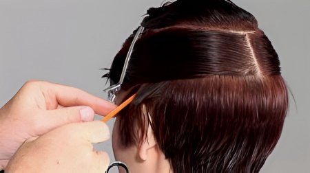 Short round haircut - Cut the second side