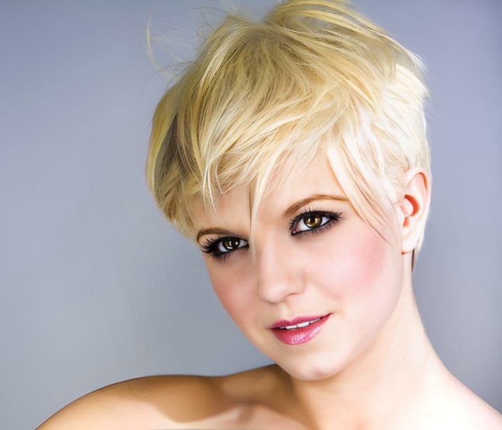 Short graduated haircut with layering