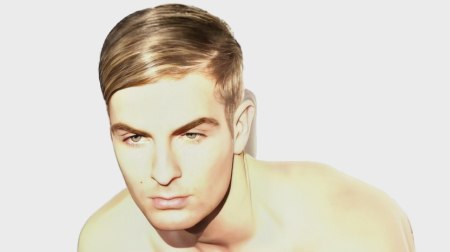 Short men's hair cut with graduation