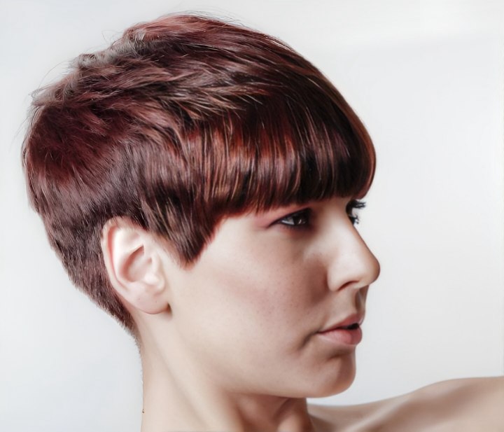 Short round graduation pixie haircut