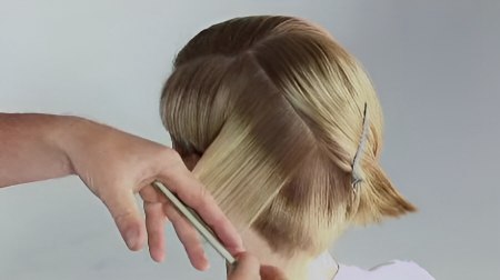 Short wavey wedge - Cut for perfect balance