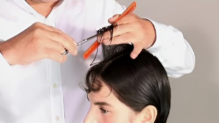 Soft short haircut - Cut a square line