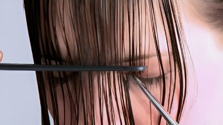Tailored haircut - Outline the fringe with pointcutting