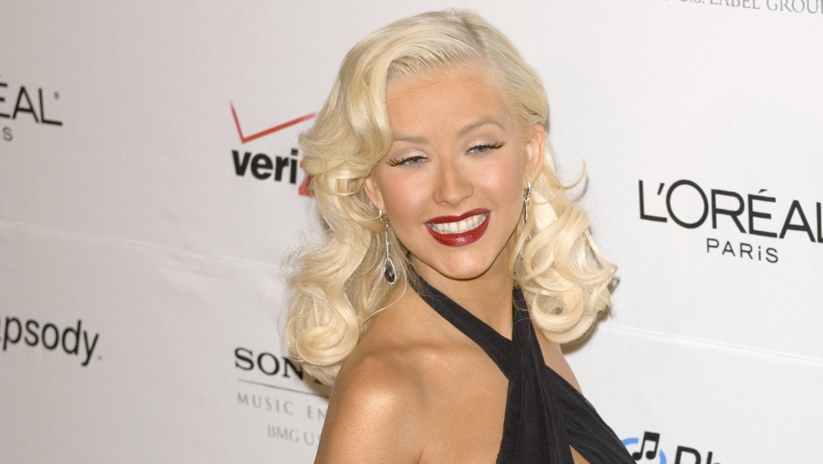Christina Aguilera hair color and achieve it with white toner after  bleaching