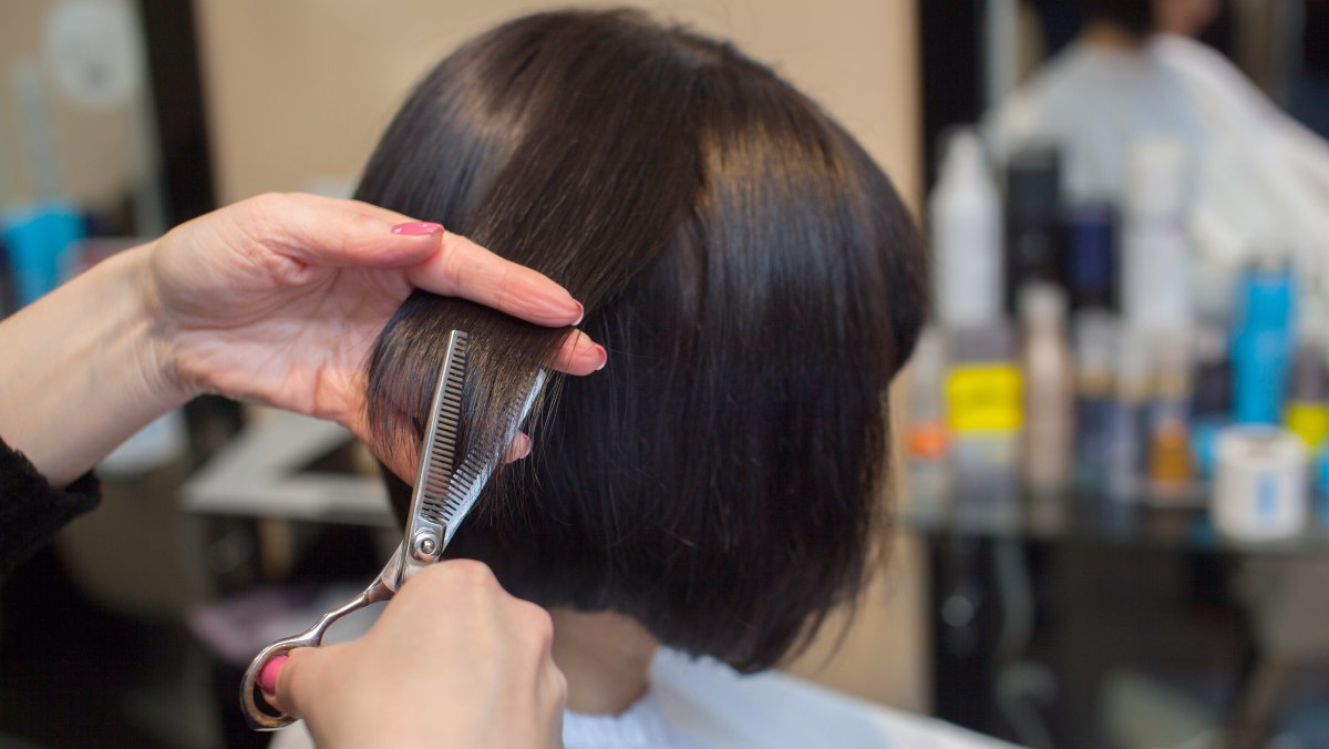 Hair cutting technique for layering with chipping, point Hair cutting technique for layering with chipping, point