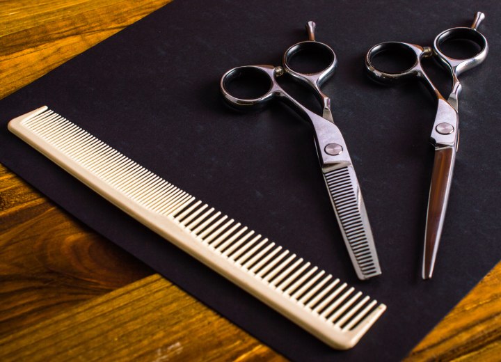 Hair cutting scissors and comb