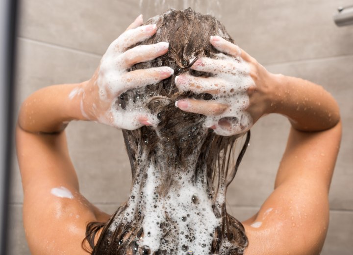 Shampooing hair