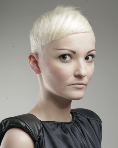 Short haircut with a strong sculpted shape