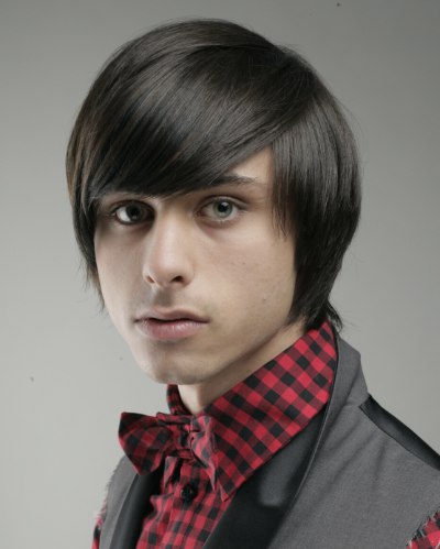 Men's hairstyle with a collar cuffing layered fringe upon 