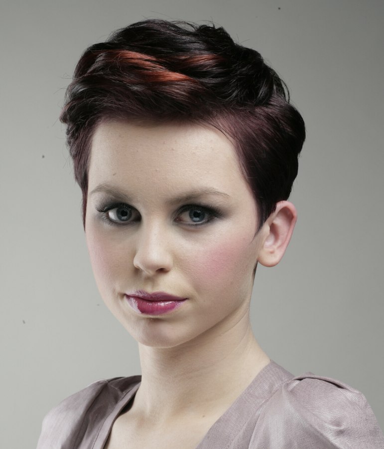 Short hairstyle with sides that go around the ears and a short nape