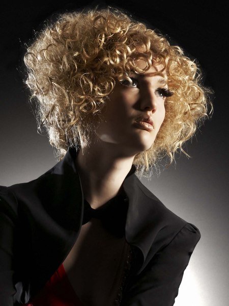 Hair with a mass of coils styled in a wedge-shape