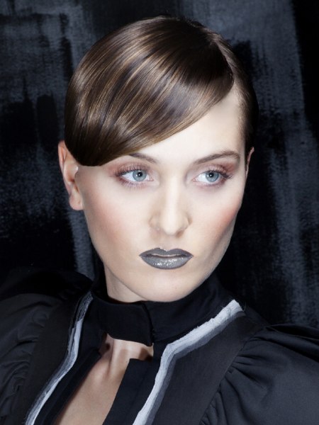 Short hair in tones of blonde and brown