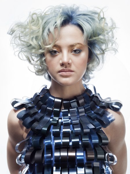 Large curls and a silvery-blue hair color