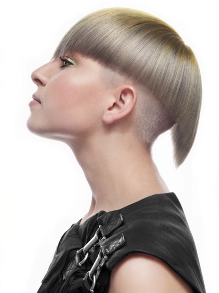Short hairstyle with elongated sections and an undercut