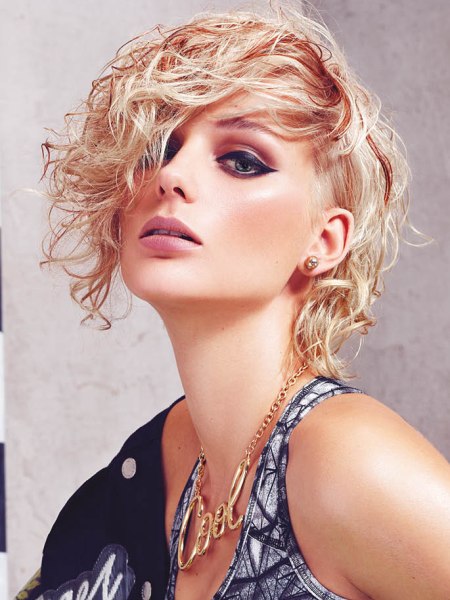 Mid-neck length hairstyle with curls