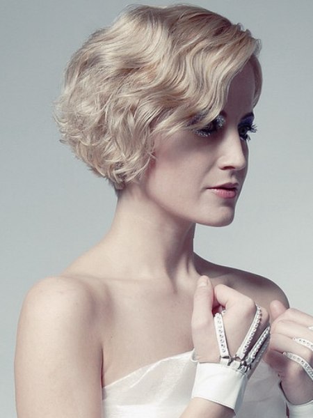 Charleston-era bob for wavy blonde hair