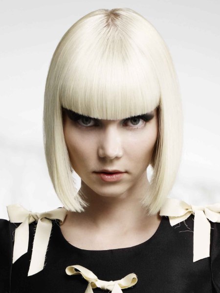 Super-straight and sleek hair for a blonde bob