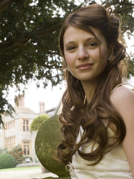 Simple sweet hairstyle for a bride