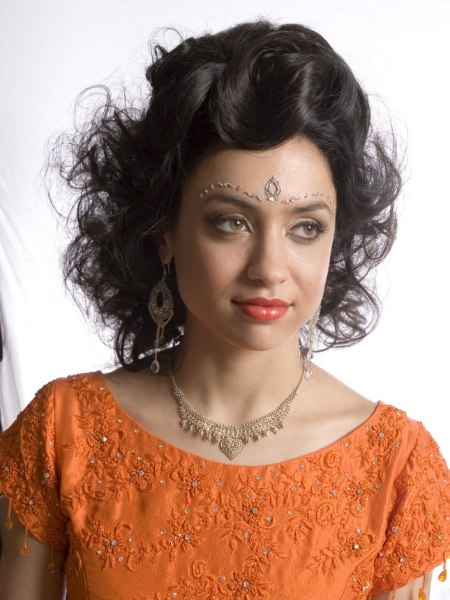 Bollywood bride wedding hairstyle
