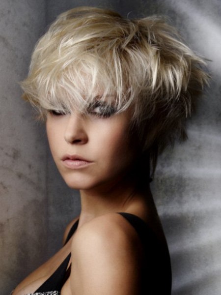 Short bob haircut that brings attention to the eyes