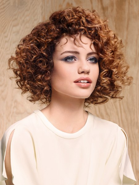 Neck-length spirally bob with curls