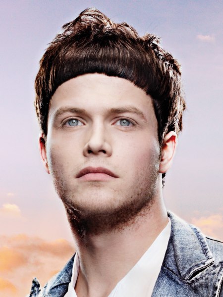 Men's hairstyle with a concave fringe