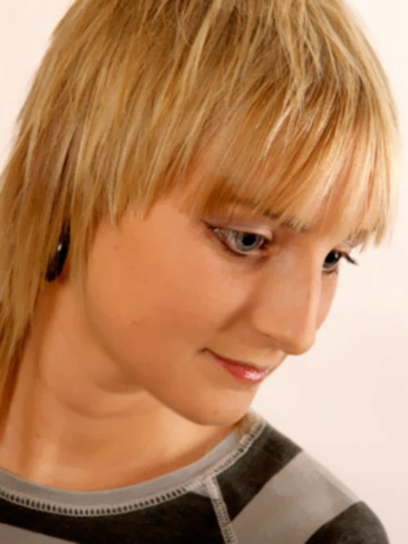 Hairstyle with a broad fringe