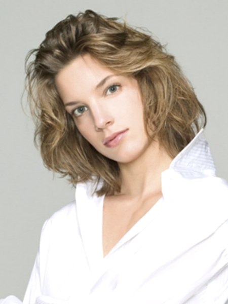 Medium length hair that covers the neckline and an upturned collar