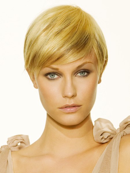 Short hairstyle with the length just reaching the ear