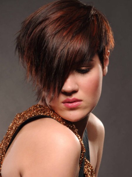 Wedge hairstyle with a very short neck
