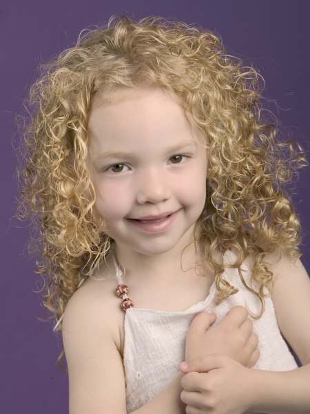 Blonde little girls hair with spiral curls