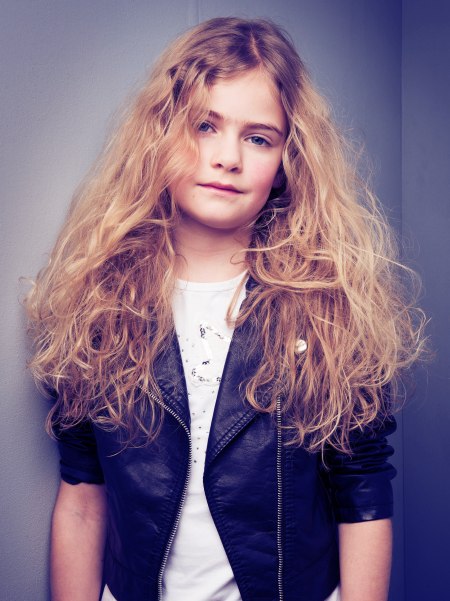 Mid-back long hair for girls with curls